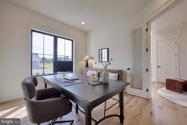 433 Jamesfield Drive photo 3