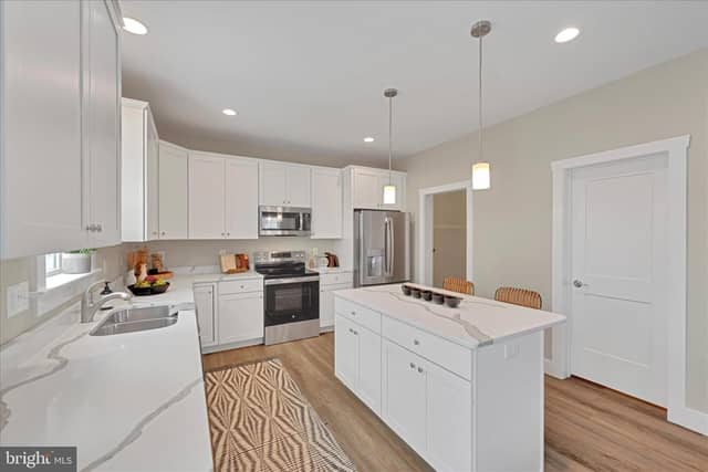 256 Pilgrim Drive photo 12