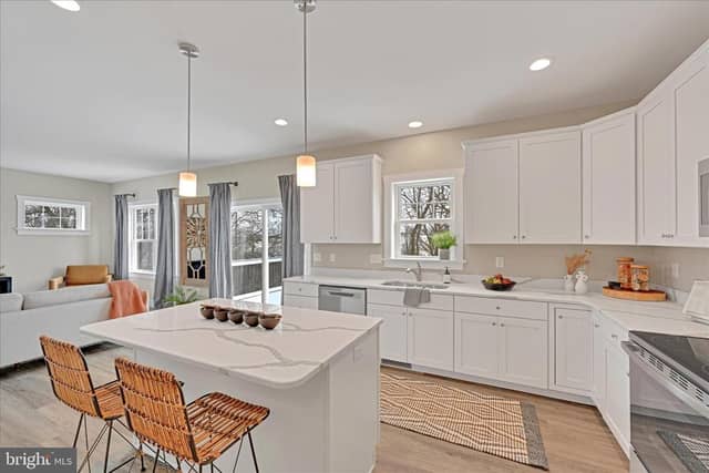 256 Pilgrim Drive photo 9