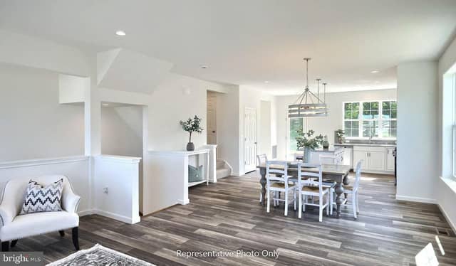 19 Arcadia Drive photo 2