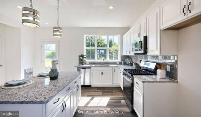 33 Arcadia Drive photo 7
