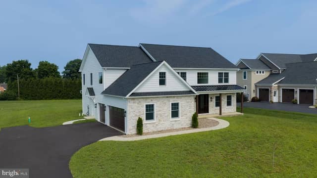 513 Cheltenham Court photo 2