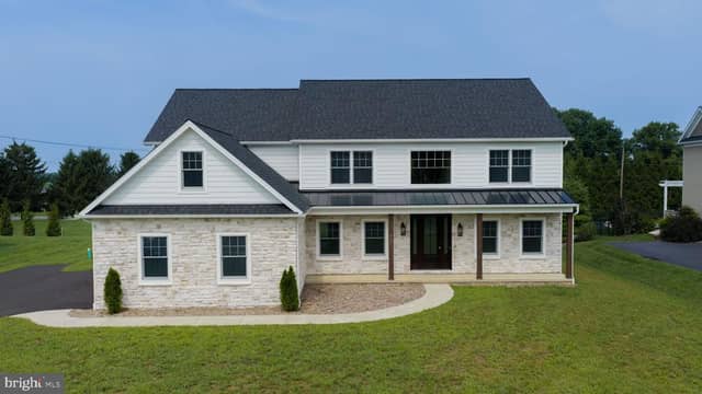 513 Cheltenham Court photo 3