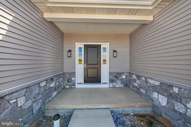 316 Ridgefield Drive photo 2
