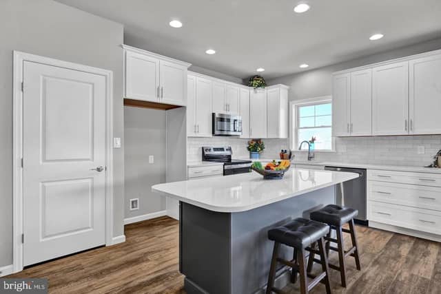 316 Ridgefield Drive photo 4