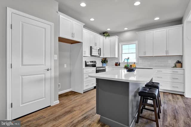 316 Ridgefield Drive photo 6