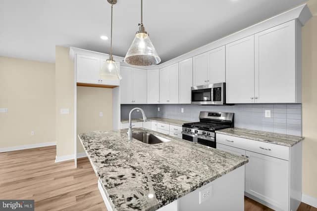 380 Ridgefield Drive photo 2