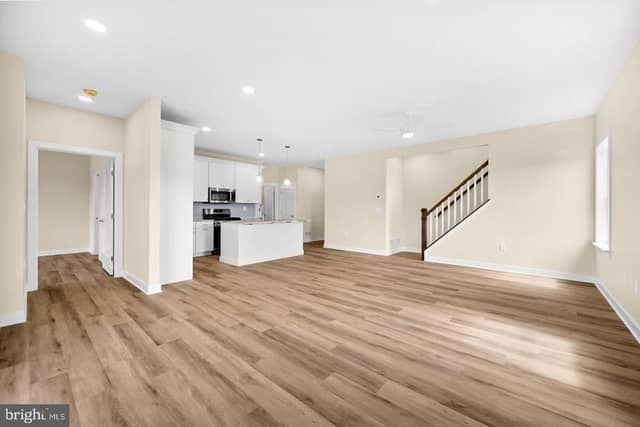 380 Ridgefield Drive photo 8