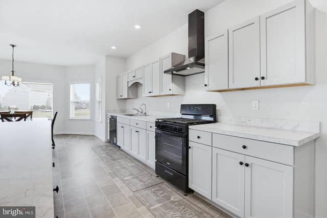 1525 Village Road photo 12