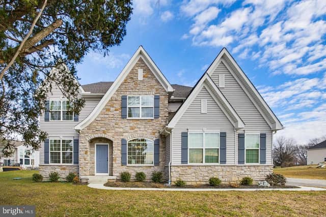 1525 Village Road photo 2