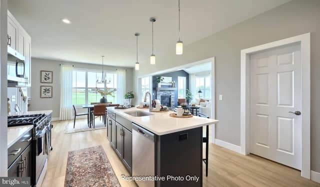 Stone Gate Boulevard photo 12