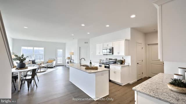 106 Foundry Lane photo 2