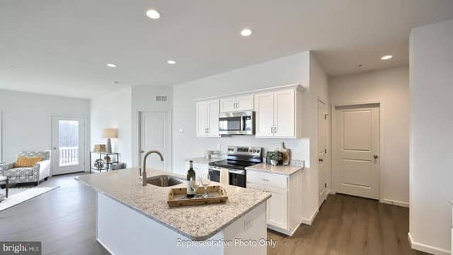106 Foundry Lane photo 6