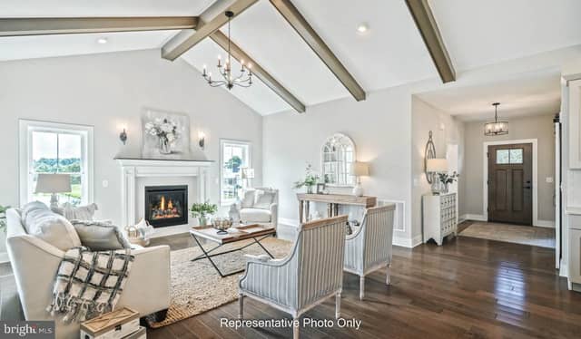 720 Longwood Manor photo 7