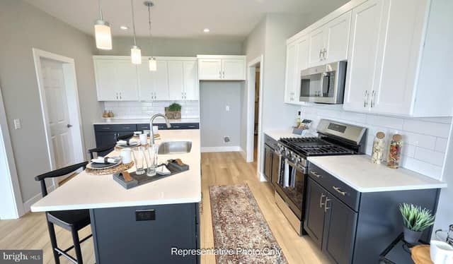 536 Stone Gate Boulevard photo 11