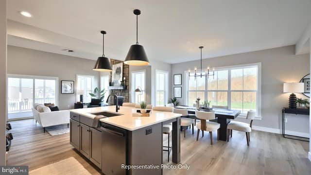 41 Canterbury Lane photo 12