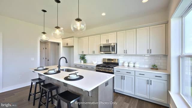 37 Canterbury Lane photo 11