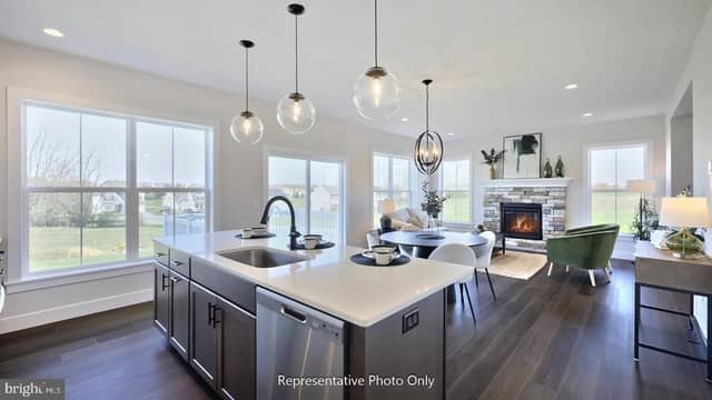 37 Canterbury Lane photo 8