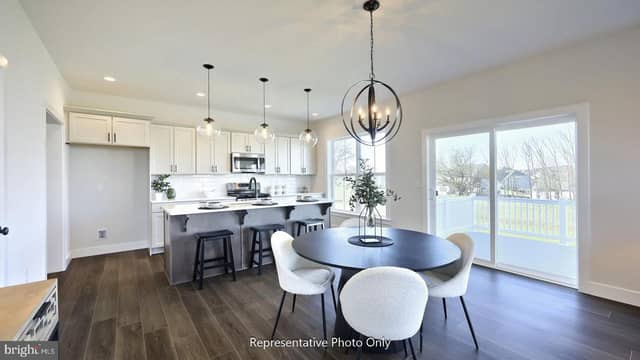 52 Canterbury Lane photo 8