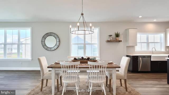 528 Winding Creek Boulevard photo 5