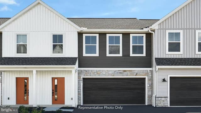 136 Marissa Court, Newmanstown PA new construction home