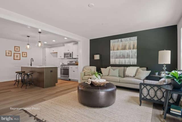108 Candler Way photo 3