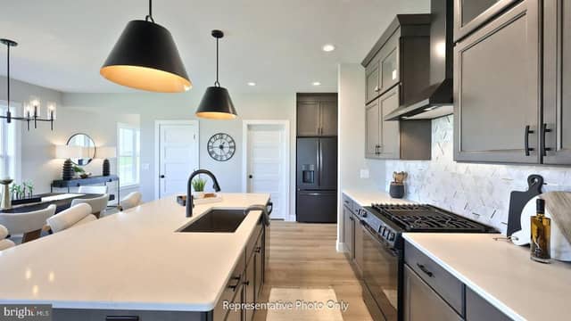 51 Canterbury Lane photo 11