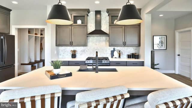 51 Canterbury Lane photo 6