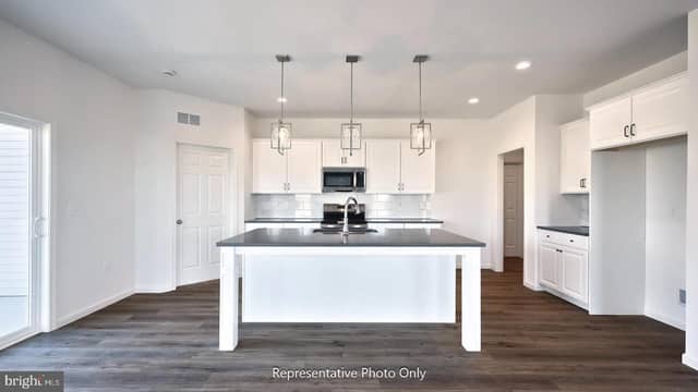 45 Canterbury Lane photo 5