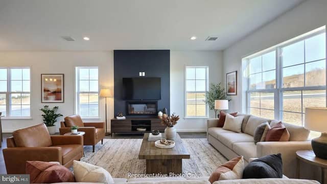 47 Canterbury Lane photo 4