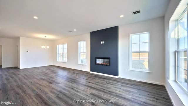 47 Canterbury Lane photo 5