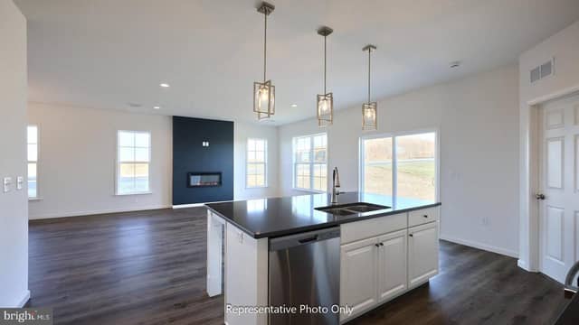 47 Canterbury Lane photo 8