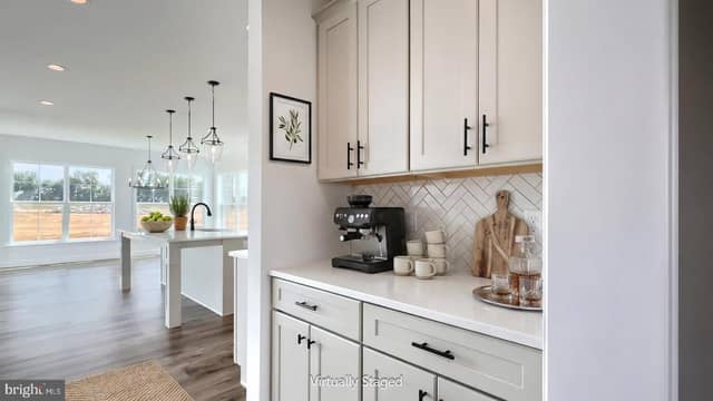741 Sunset Boulevard photo 5
