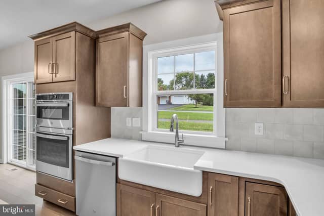 131 Alexandria Drive photo 4