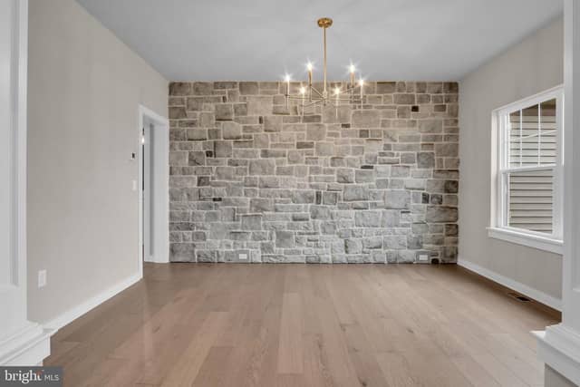 131 Alexandria Drive photo 5