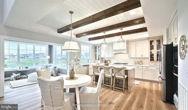 832 Sunset Boulevard photo 12