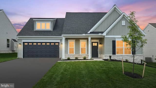 607 Lilliana Drive photo 2