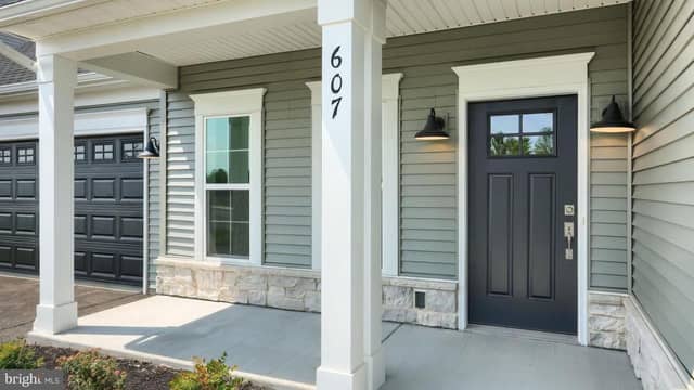 607 Lilliana Drive photo 3