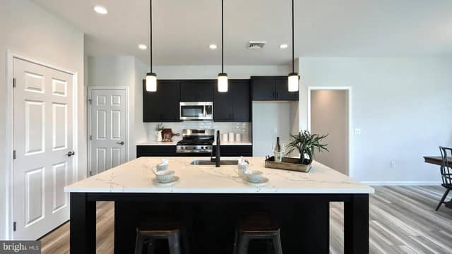 607 Lilliana Drive photo 8