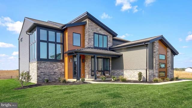 244 Dahlia Circle photo 2