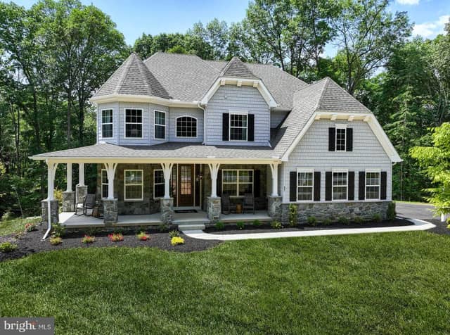 410 Darrow Road # DEVONSHIRE photo 8