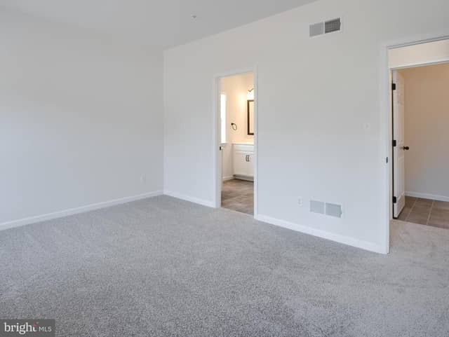 410 Darrow Road # SAVANNAH photo 8