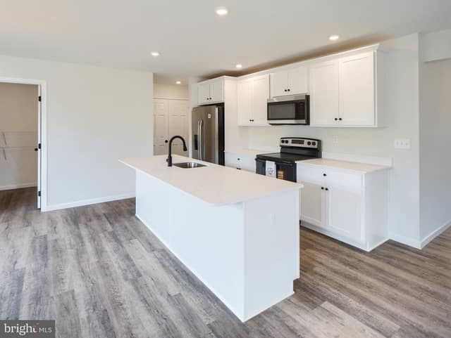 307 Boxwood Drive photo 2