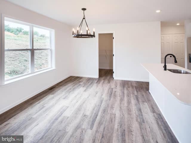 307 Boxwood Drive photo 3
