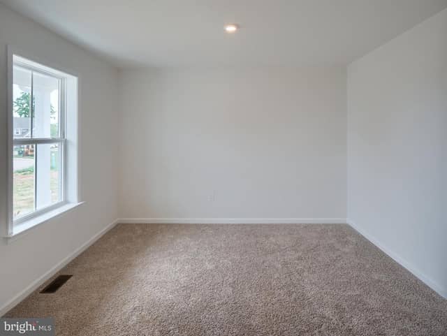 307 Boxwood Drive photo 8
