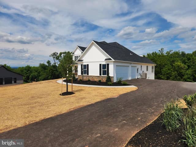 406 Willow Oak Drive photo 3