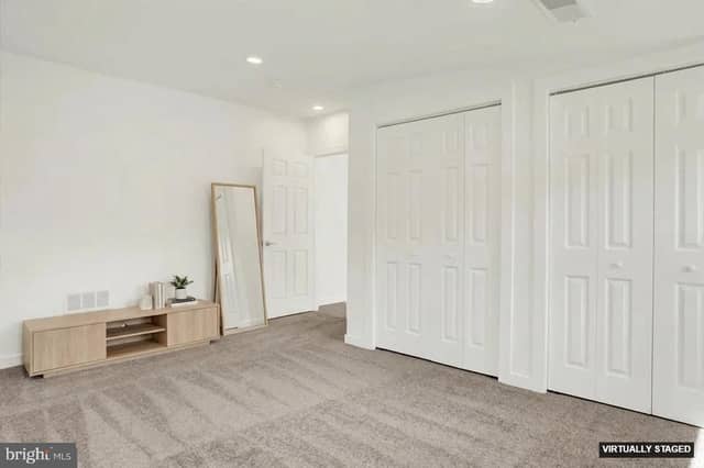 876 Cardinal Lane photo 10
