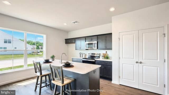 7485 Saint Patrick Court photo 7