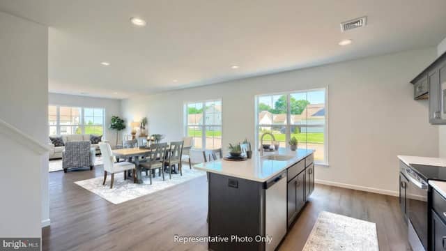 7487 Saint Patrick Court photo 7