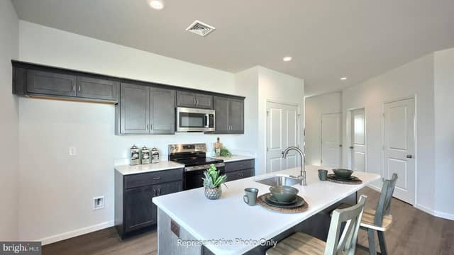 7483 Saint Patrick Court photo 5